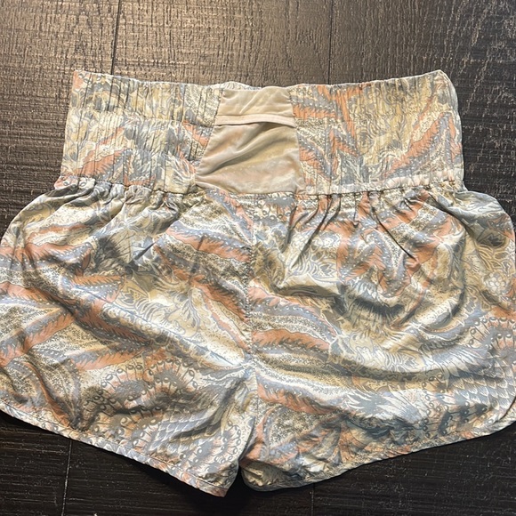 Free People FP Movement The Way Home Shorts size Medium - Picture 2 of 3